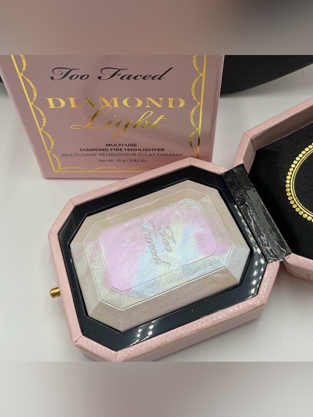 Too Faced Diamond Light Multi-Use Highlighter Compact - Picture 10 of 14